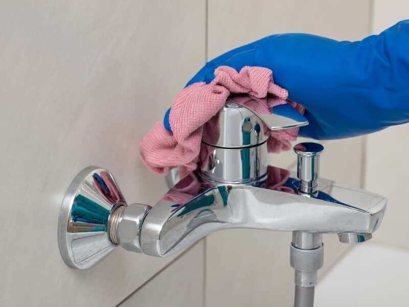 comment enlever du calcaire incrusté sur une vitre