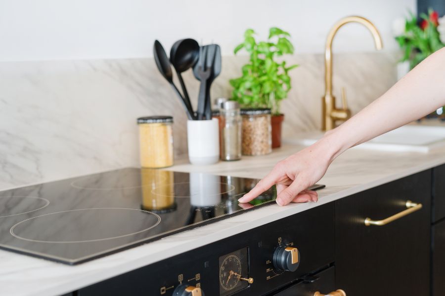 Comment nettoyer une plaque de cuisson avec nos conseils ?
