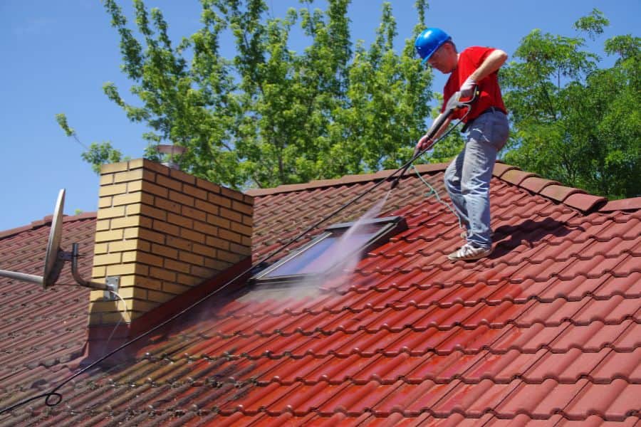 Comment nettoyer une toiture comme un professionnel ?